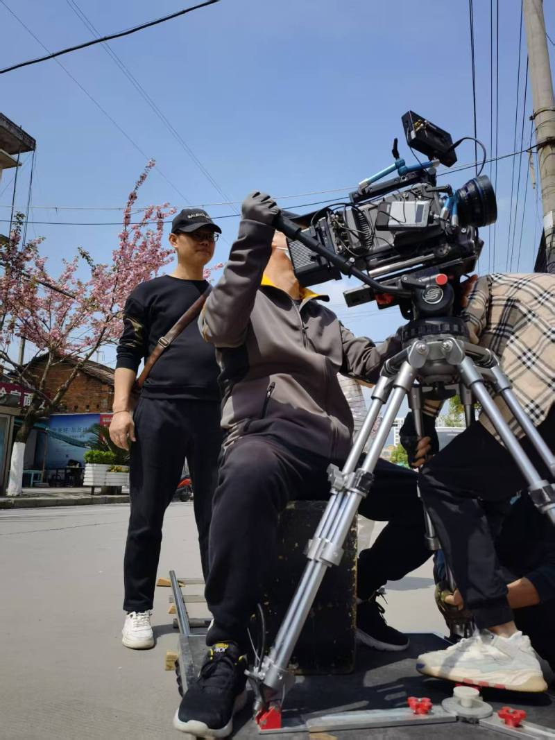嵩明县广告片拍摄：快消品牌爆款之选，网感内容适配社媒传播！